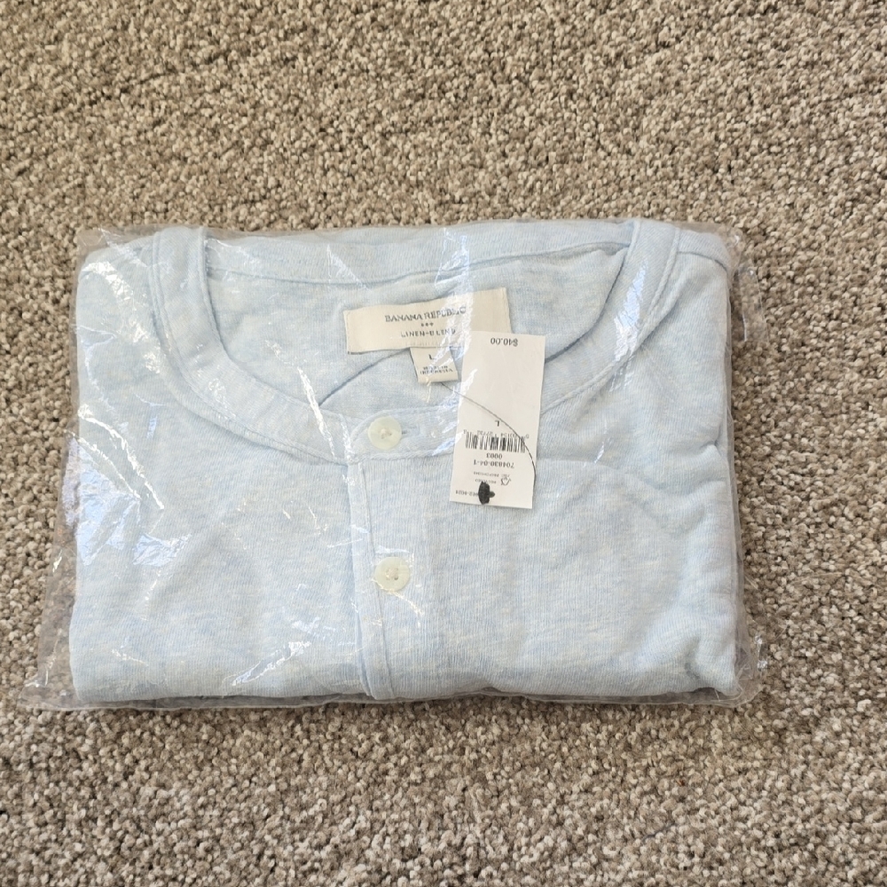 Banana Republic Mens Sky Blue Henley Top Size L NIB